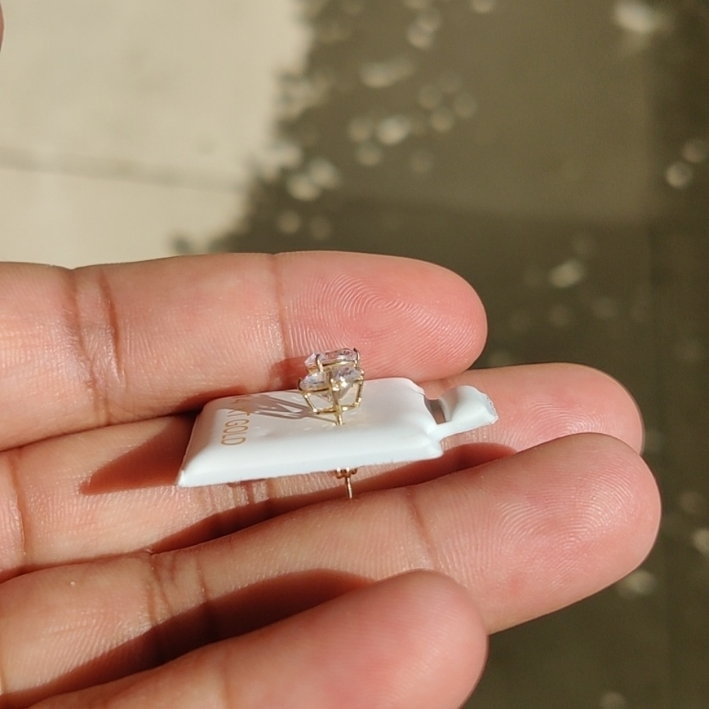 Brand New 14 Karat Yellow Gold stud earrings - Picture 2 of 3